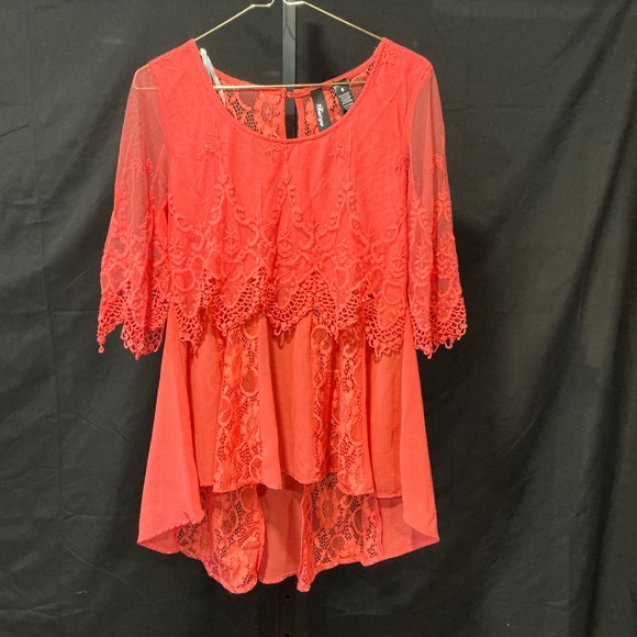 Boutique BKE (Buckle) Coral Lace Overlay High Low Tunic Top Women's Size S *NEW* - Picture 3 of 7